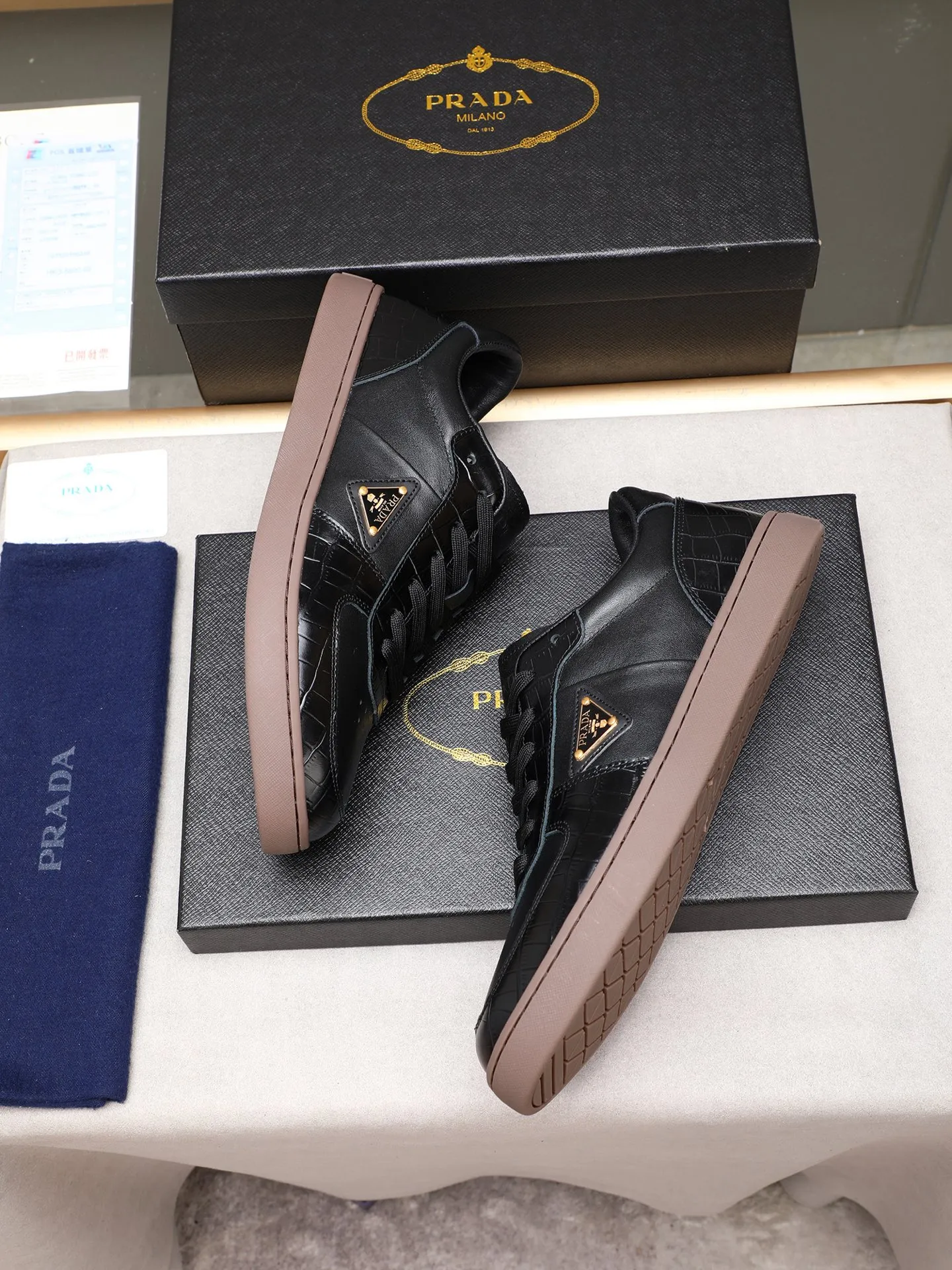Men's shoes💰420💰 Brand: PRADA (Prada) Standard code: Men's code 38–44 (45 can be customized) Material: Original cowhide, breathable sheep lining Special outsole Style category: Men's fashionable casual sneakers Low-key luxury! Color: actual picture color